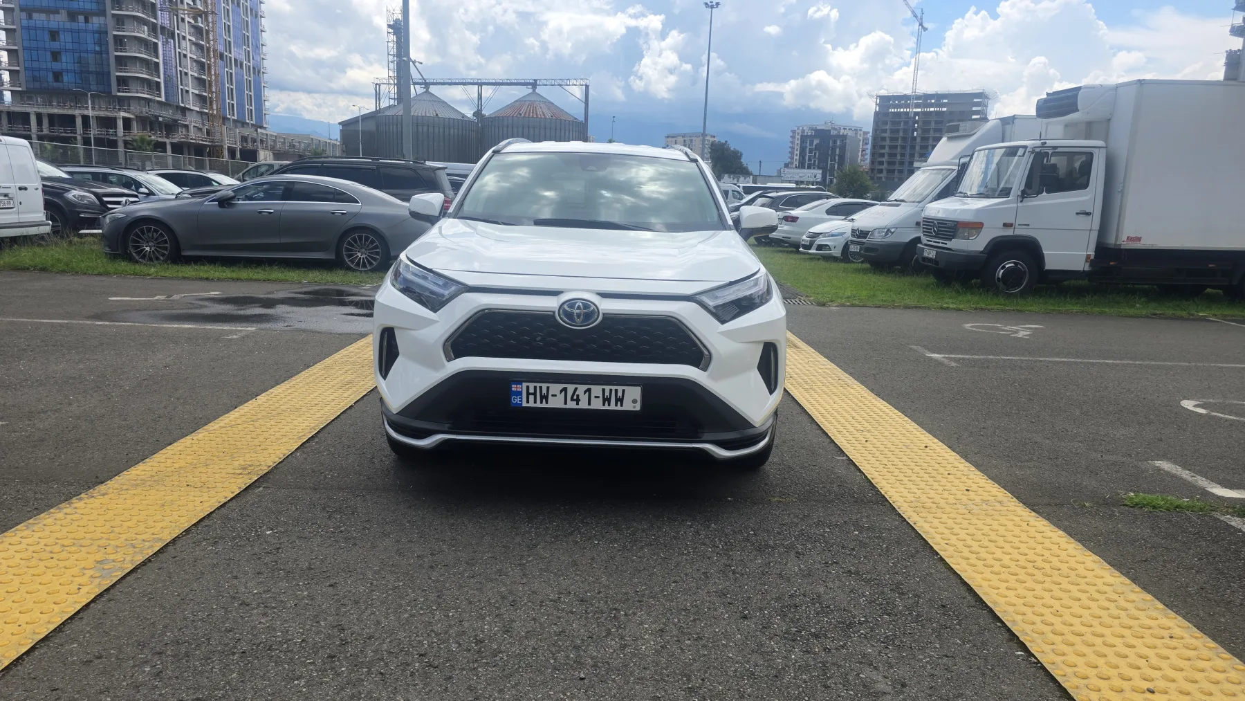 TOYOTA RAV4 2023 — автомобиль для аренды