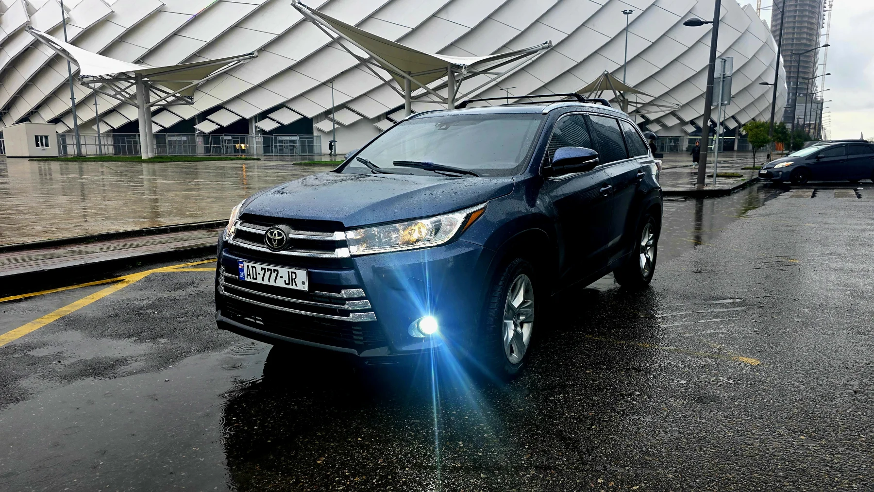 Toyota Highlander 2017 — rental vehicle