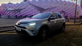 Toyota RAV4 2017 — photo 2
