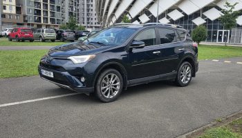 Аренда гибридного Toyota RAV4 в Батуми, Грузия. Экономичный кроссовер с автоматической коробкой передач, полной страховкой и без депозита.